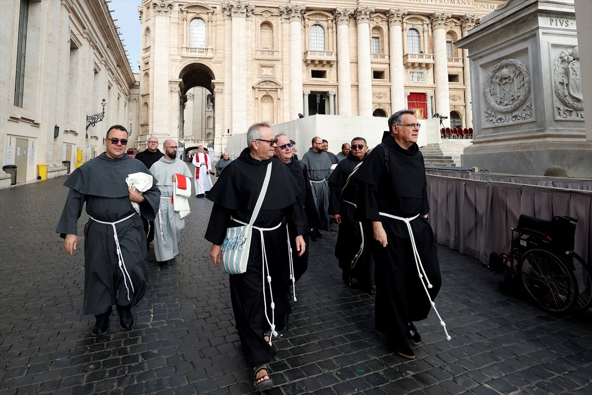 Vatikan’da Papa Franciscus için veda töreni