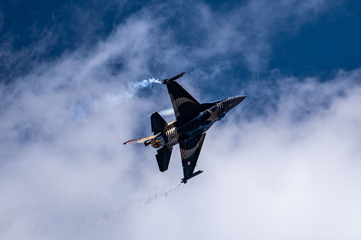 SOLOTÜRK gösteri ekibi son olarak Erzurum'da görev aldı