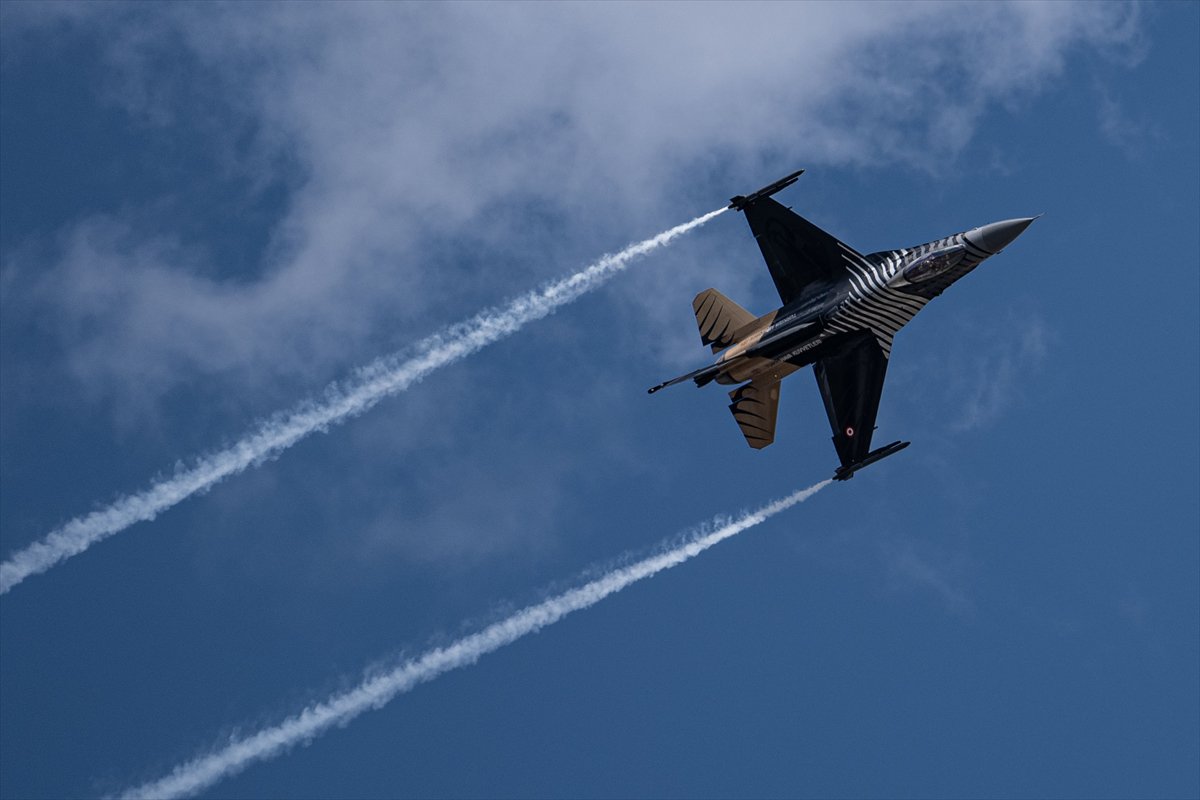 SOLOTÜRK gösteri ekibi son olarak Erzurum'da görev aldı