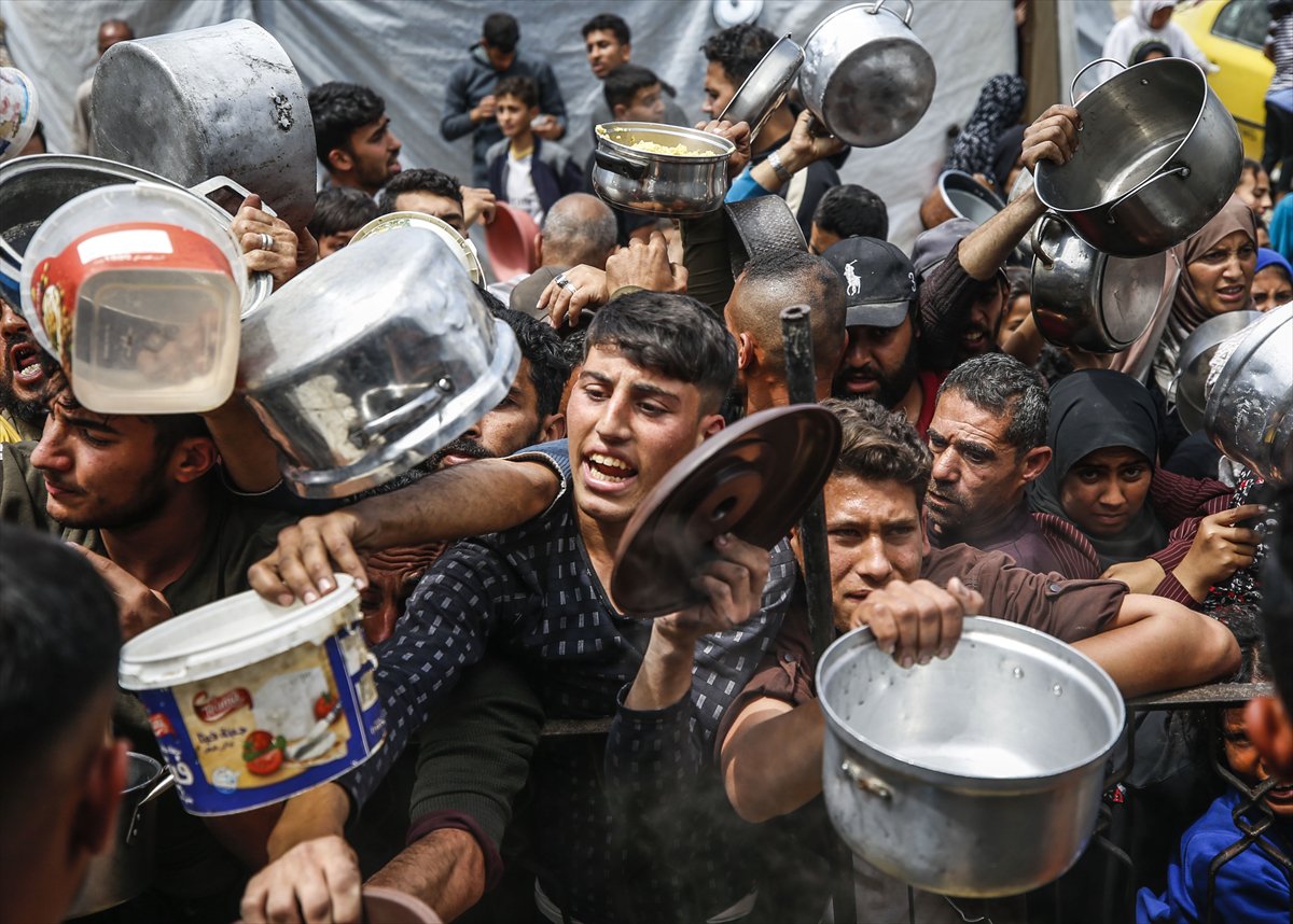 Gazze'de Filistinlilere sıcak yemek dağıtıldı