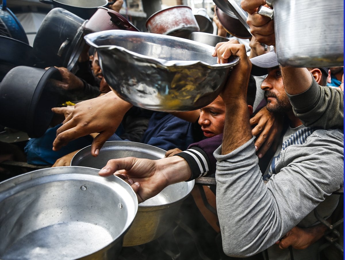 Gazze'de Filistinlilere sıcak yemek dağıtıldı