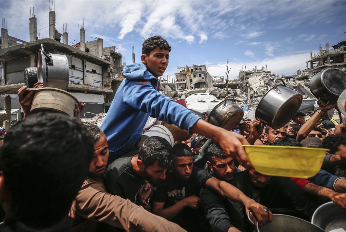 Gazze'de Filistinlilere sıcak yemek dağıtıldı