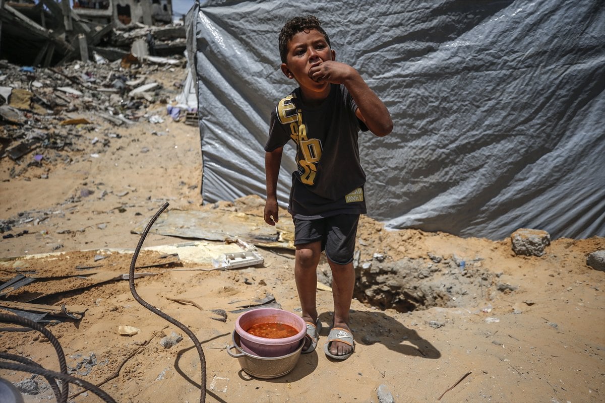 Gazze'de Filistinlilere sıcak yemek dağıtıldı