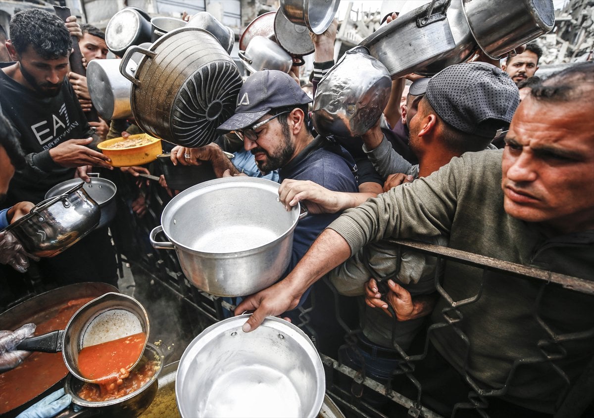 Gazze'de Filistinlilere sıcak yemek dağıtıldı