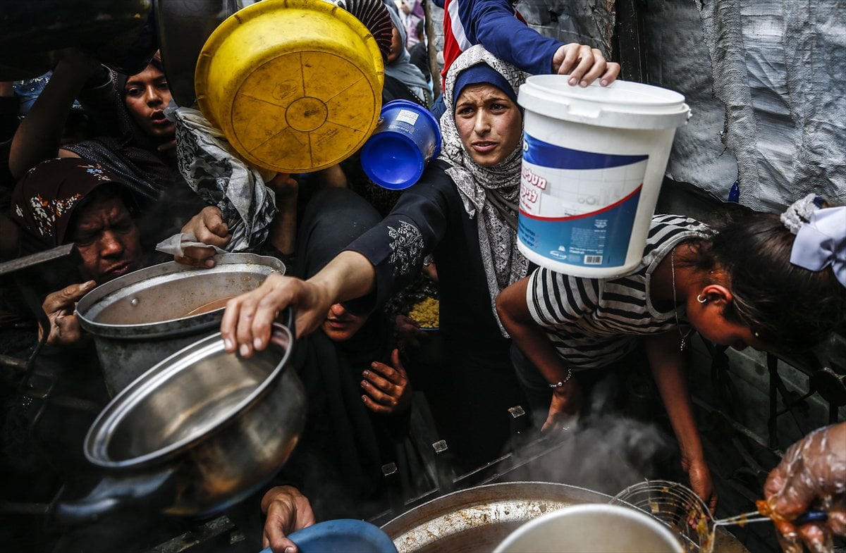 Gazze'de Filistinlilere sıcak yemek dağıtıldı