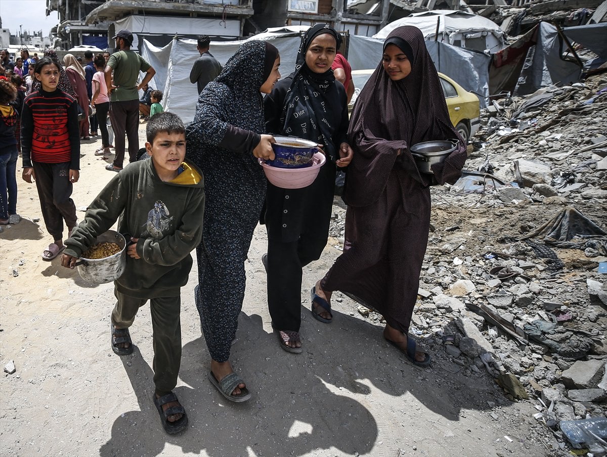 Gazze'de Filistinlilere sıcak yemek dağıtıldı