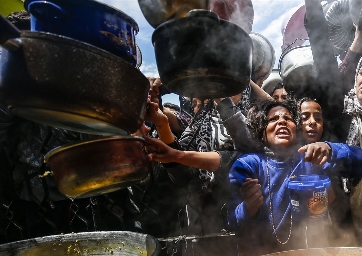 Gazze'de Filistinlilere sıcak yemek dağıtıldı