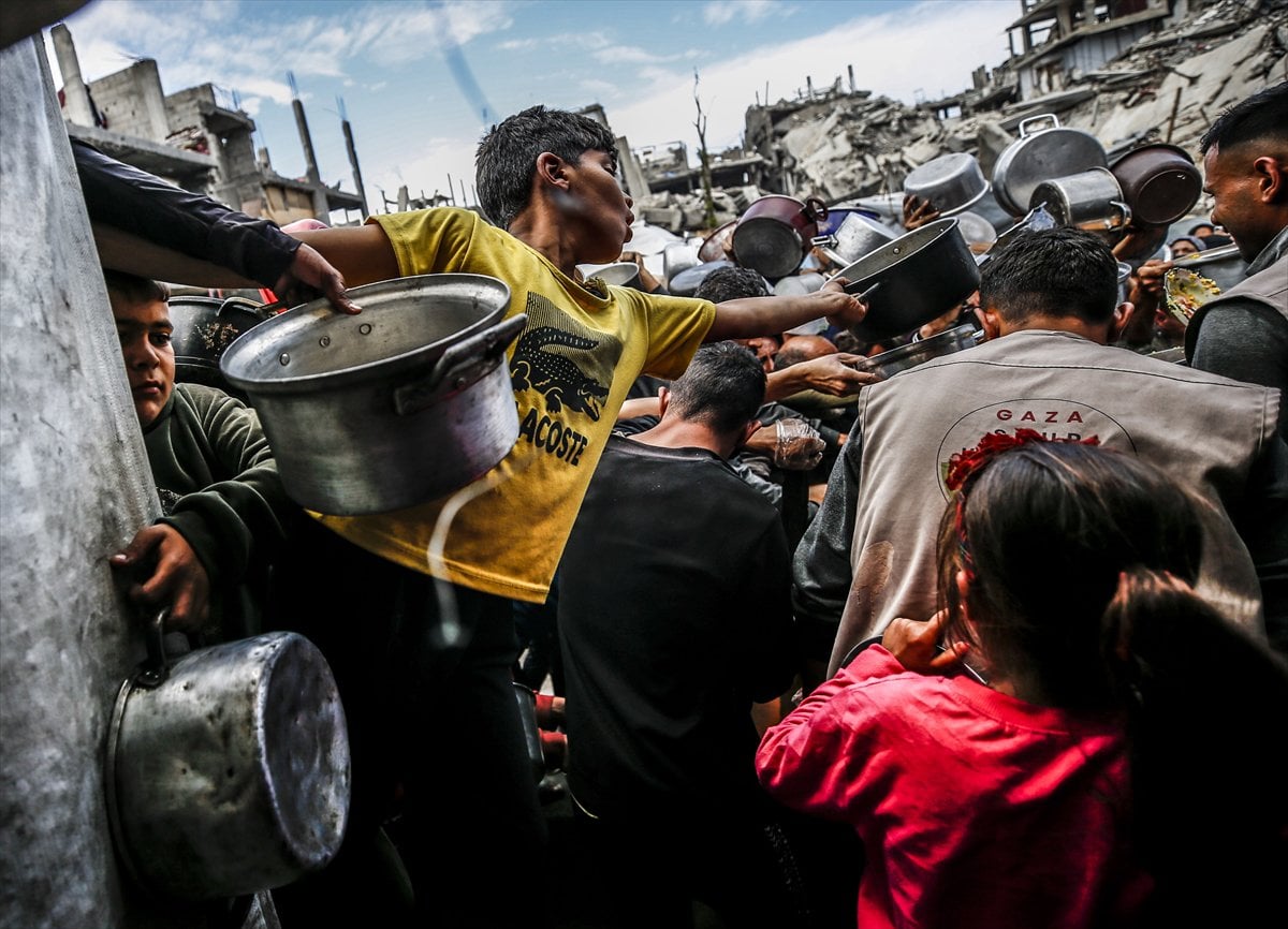 Gazze'de Filistinlilere sıcak yemek dağıtıldı