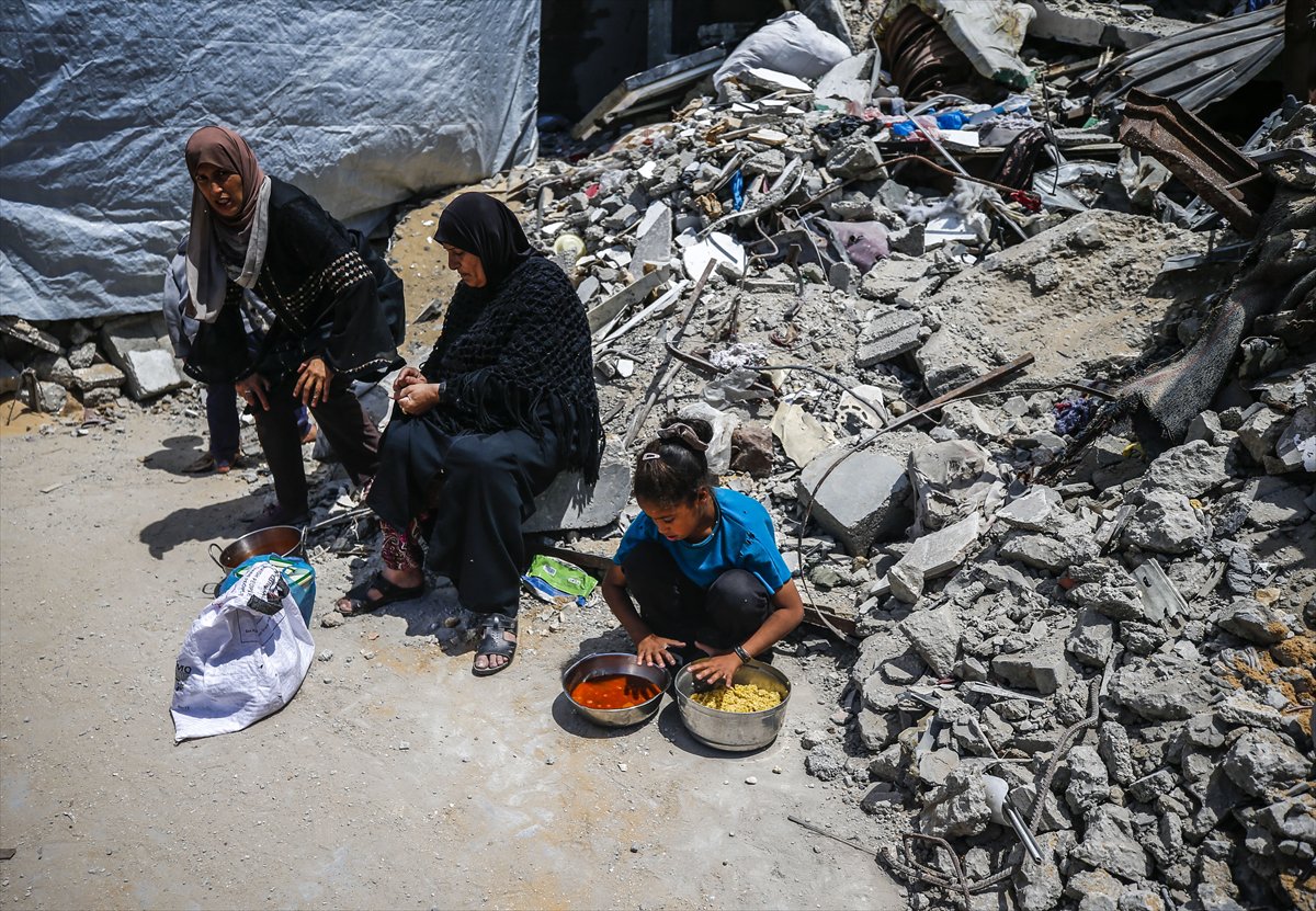 Gazze'de Filistinlilere sıcak yemek dağıtıldı