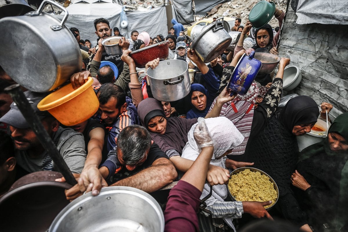 Gazze'de Filistinlilere sıcak yemek dağıtıldı