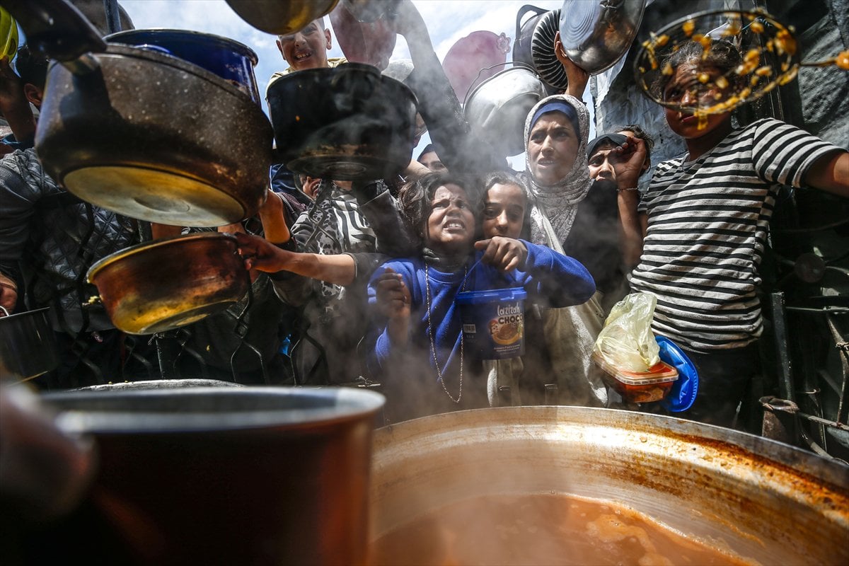 Gazze'de Filistinlilere sıcak yemek dağıtıldı