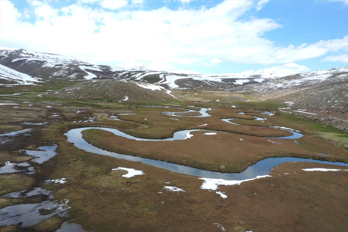 Ağrı'nın ovalarında bahar, dağlarında ise kış hüküm sürüyor
