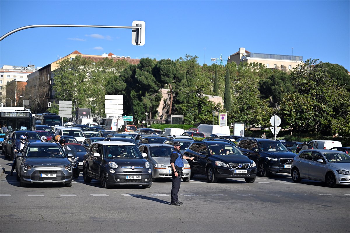 İspanya ve Portekiz’de yaşanan geniş çaplı elektrik kesintisinden milyonlar etkilendi