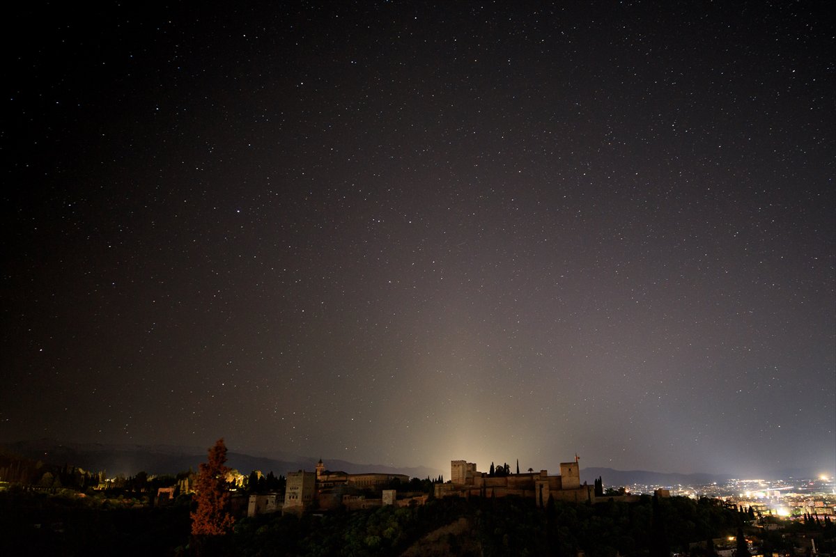 İspanya ve Portekiz’de yaşanan geniş çaplı elektrik kesintisinden milyonlar etkilendi