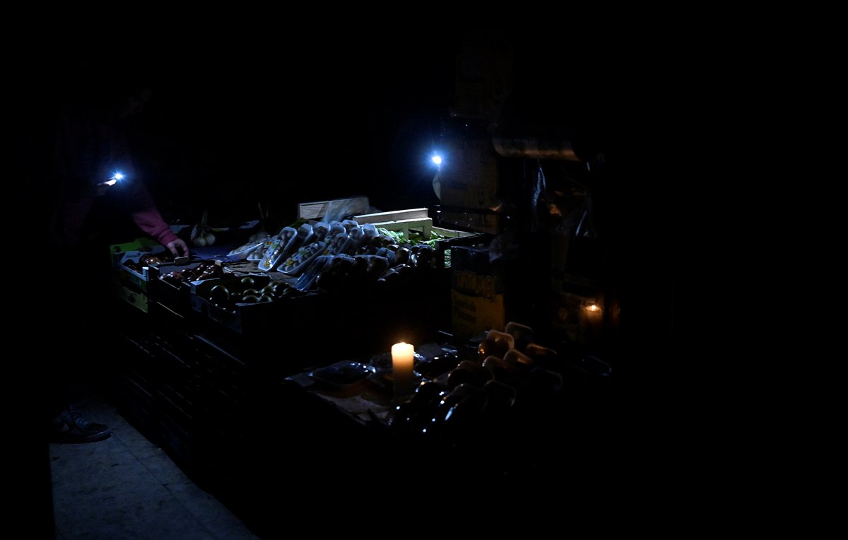 İspanya ve Portekiz’de yaşanan geniş çaplı elektrik kesintisinden milyonlar etkilendi