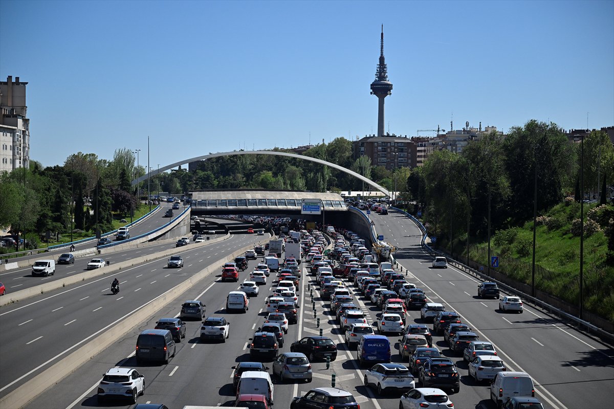 İspanya ve Portekiz’de yaşanan geniş çaplı elektrik kesintisinden milyonlar etkilendi