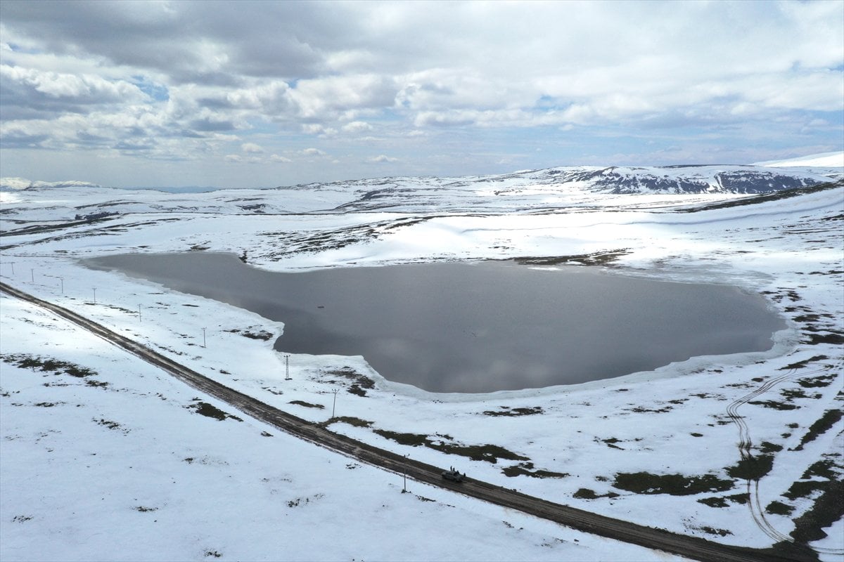 Ağrı'nın ovalarında bahar, dağlarında ise kış hüküm sürüyor
