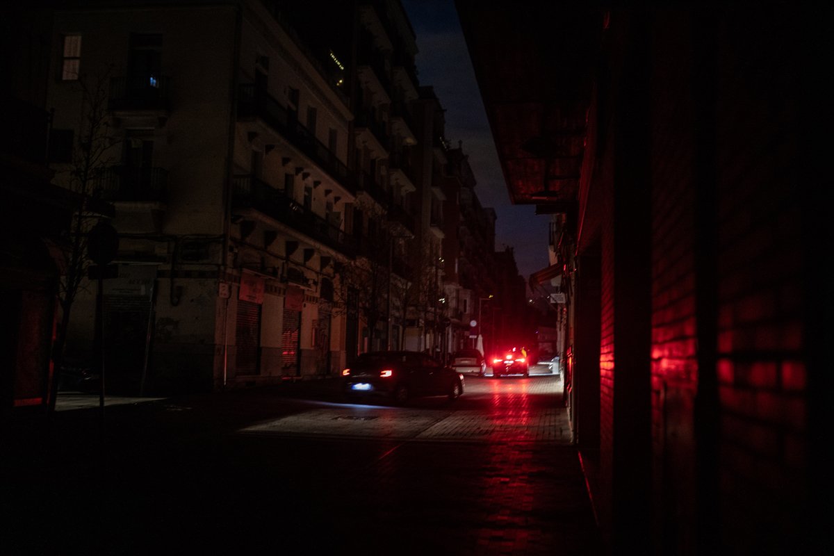 İspanya ve Portekiz’de yaşanan geniş çaplı elektrik kesintisinden milyonlar etkilendi