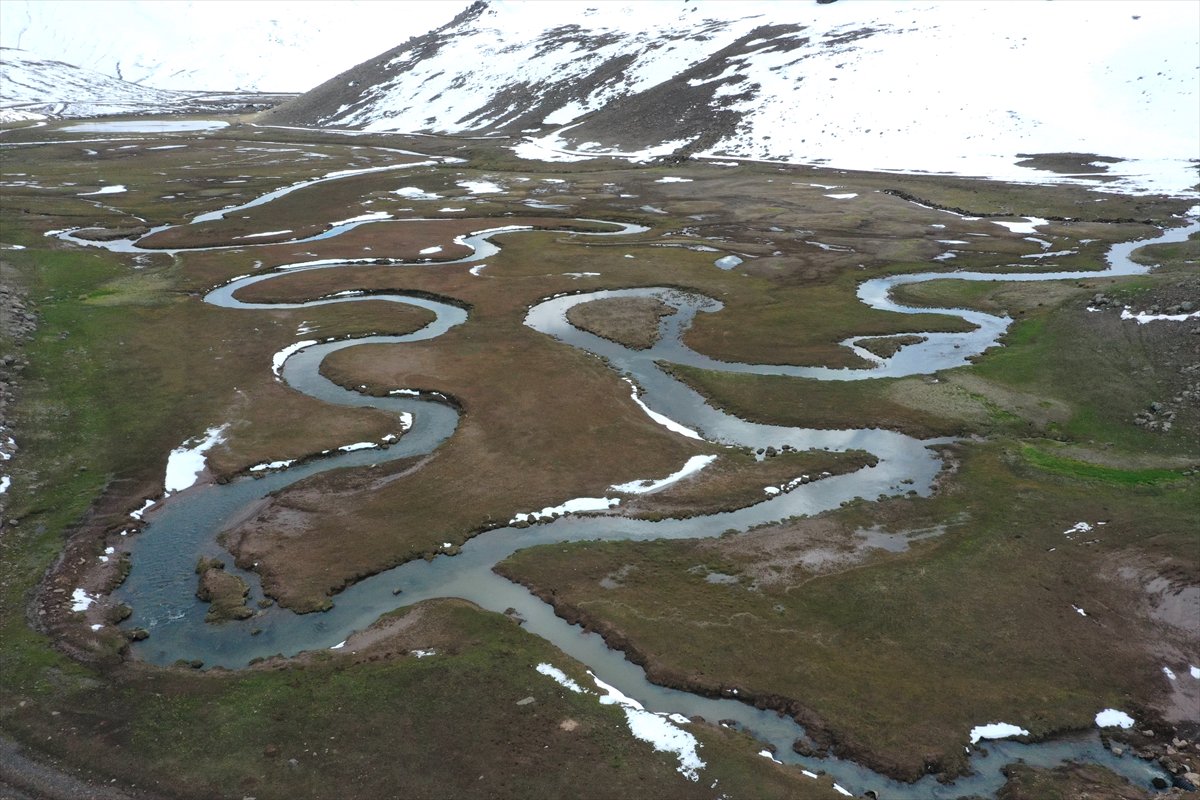 Ağrı'nın ovalarında bahar, dağlarında ise kış hüküm sürüyor