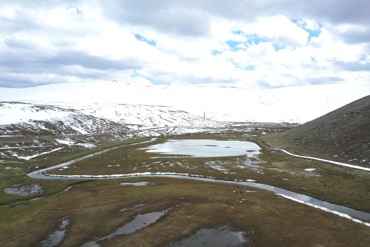 Ağrı'nın ovalarında bahar, dağlarında ise kış hüküm sürüyor