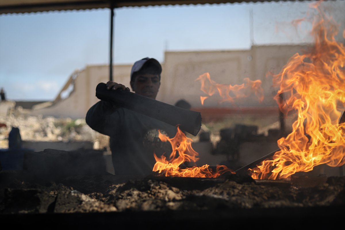 Gazze’de plastik atıklardan akaryakıt üretilerek yakıt krizi aşılmaya çalışılıyor