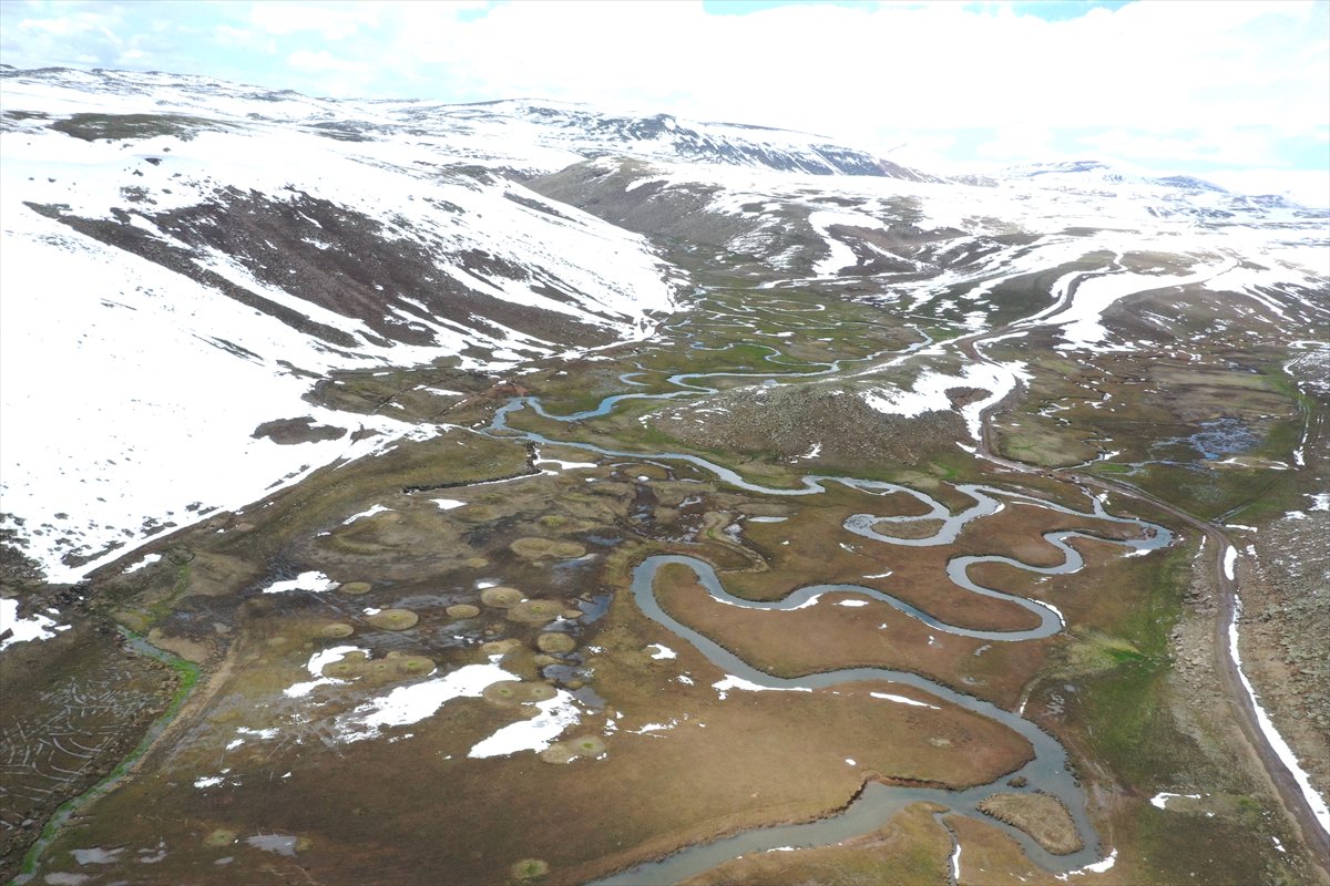 Ağrı'da bahar ve kışın buluştuğu manzara