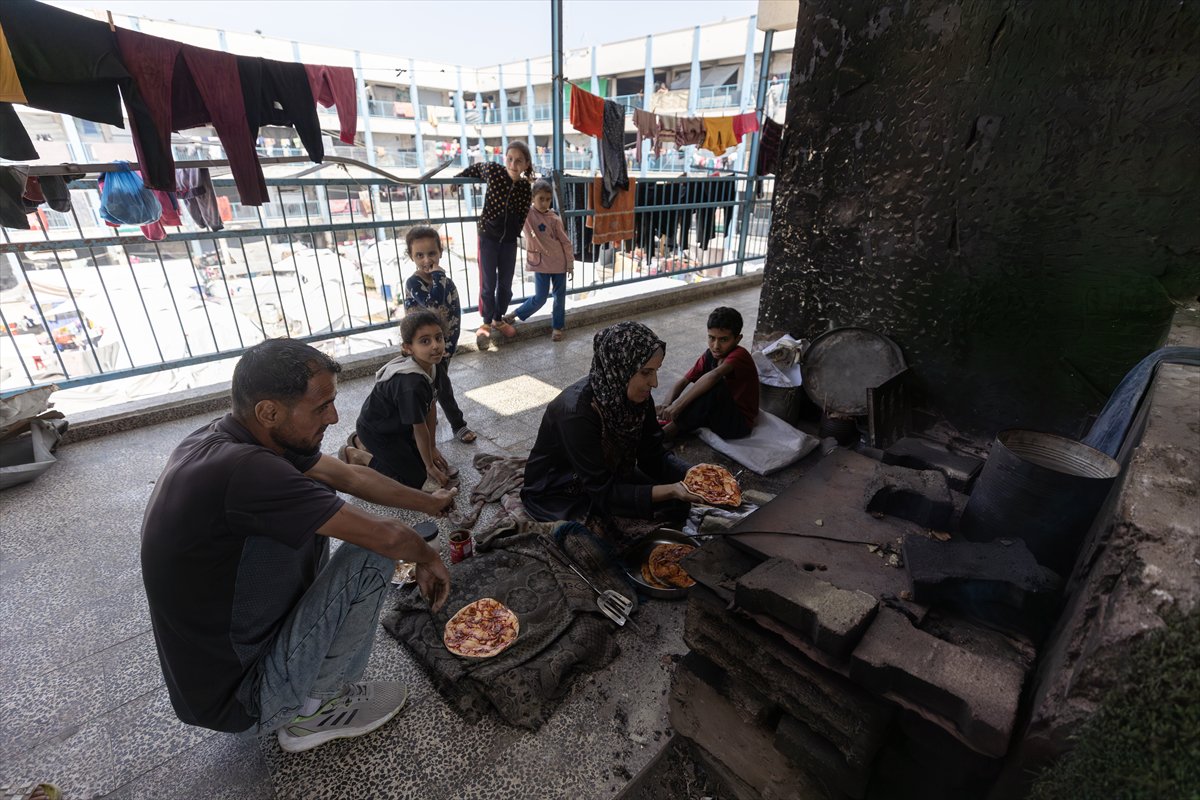 Gazze'de Filistinliler kısıtlı imkanlarla yaşamaya çalışıyor