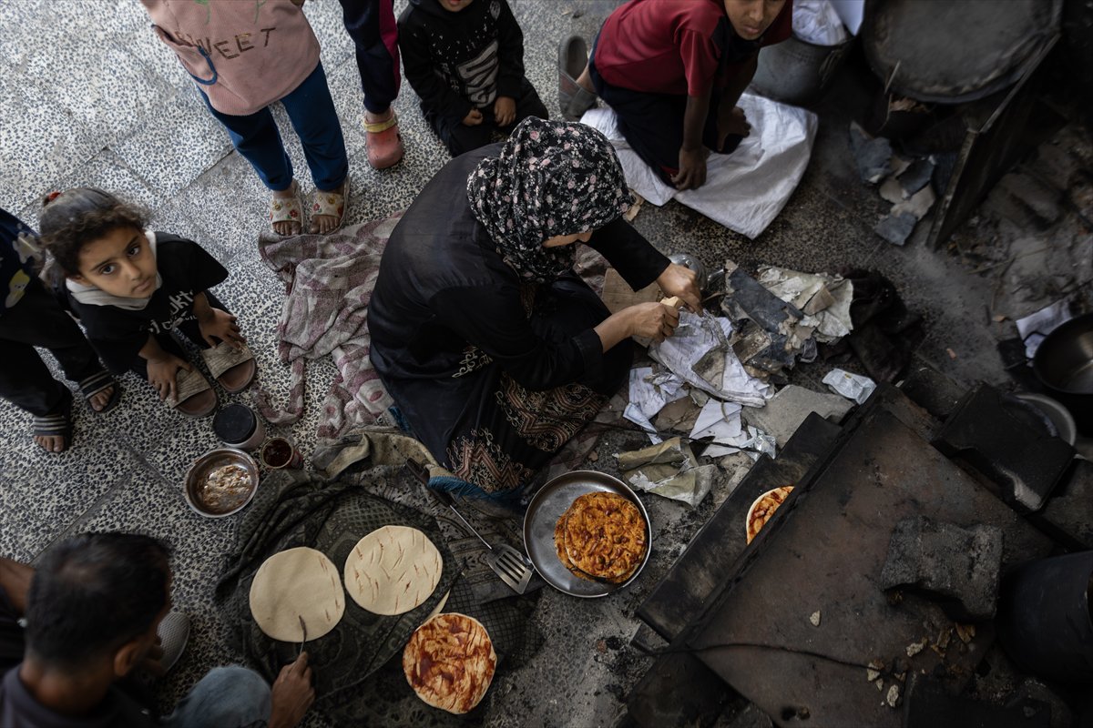 Gazze'de Filistinliler kısıtlı imkanlarla yaşamaya çalışıyor