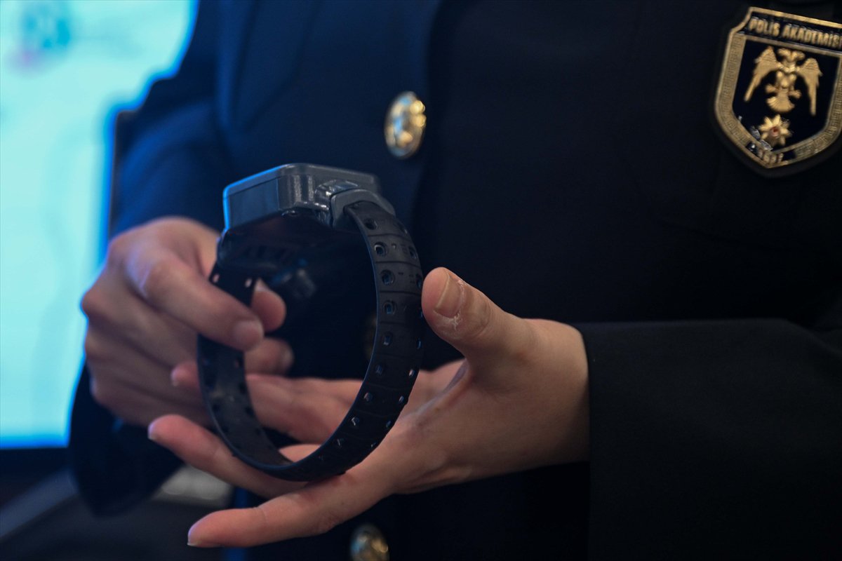 'Elektronik kelepçe' izleme merkezi, kadına şiddet uygulayanları 7/24 takip ediyor