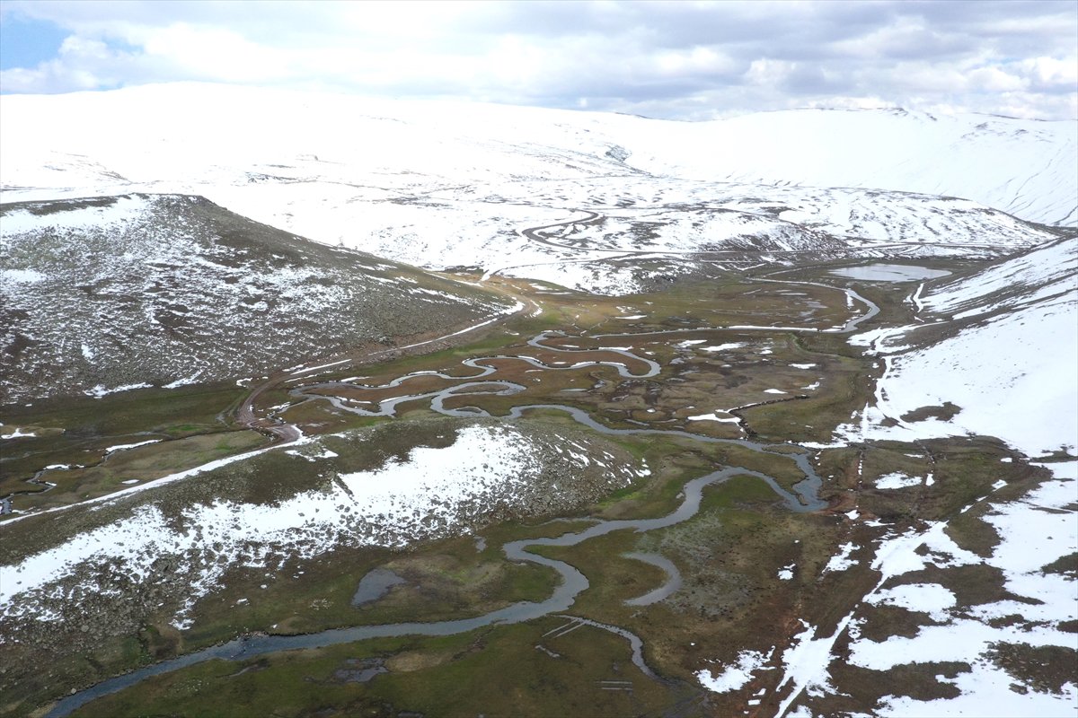 Ağrı'da bahar ve kışın buluştuğu manzara