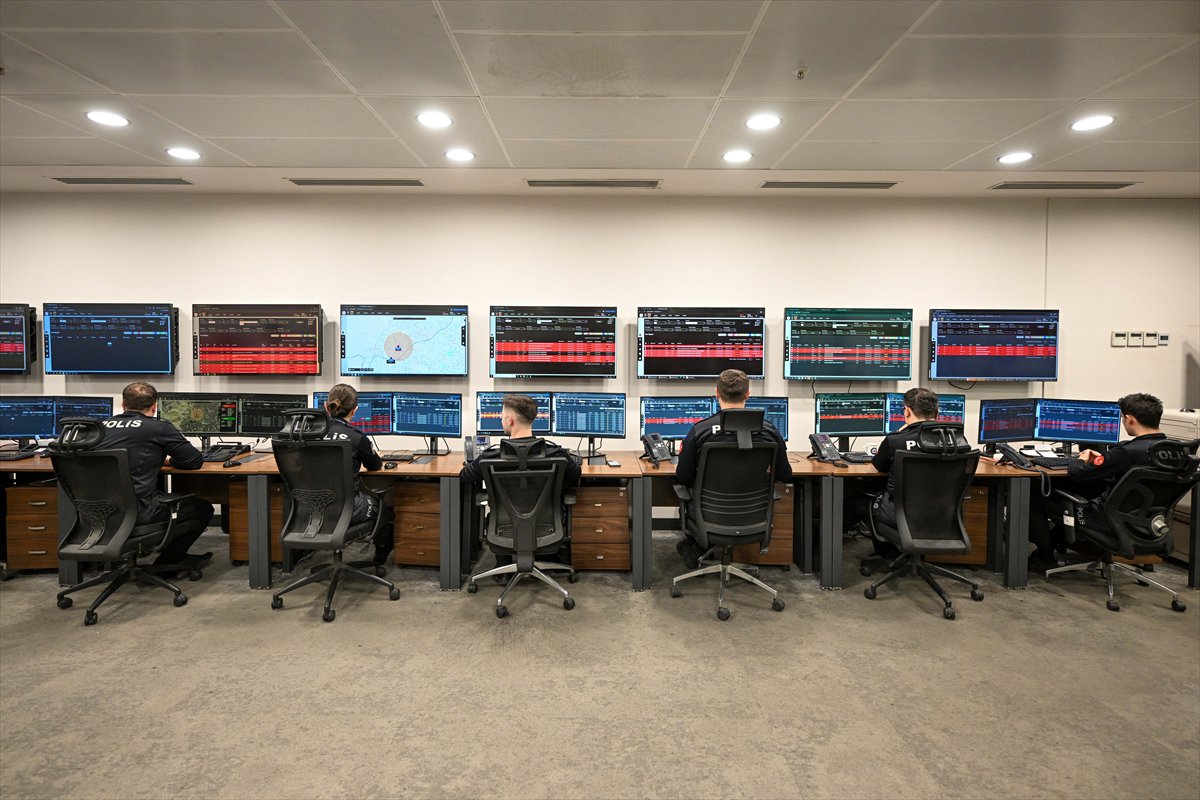 'Elektronik kelepçe' izleme merkezi, kadına şiddet uygulayanları 7/24 takip ediyor