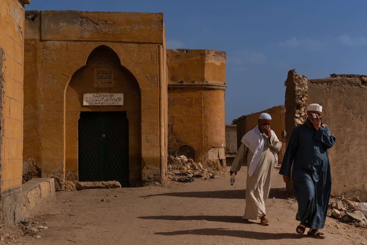 Kahire'de yaşamla ölümün iç içe olduğu şehir: Al-Qarafa