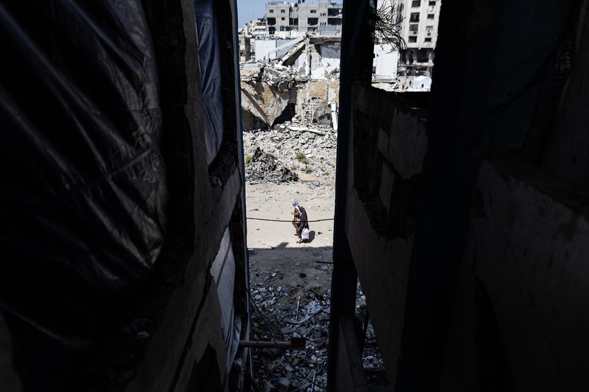 Gazze'de Filistinliler kısıtlı imkanlarla yaşamaya çalışıyor