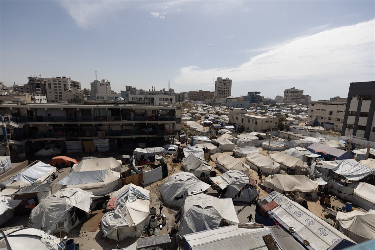 Gazze'de Filistinliler kısıtlı imkanlarla yaşamaya çalışıyor