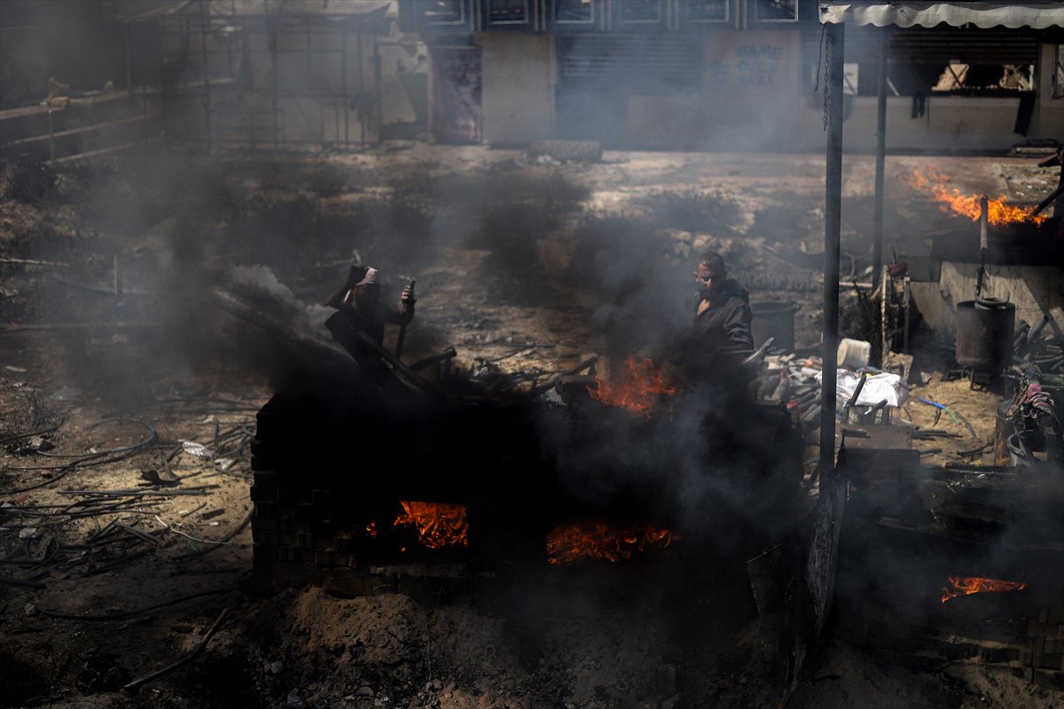 Gazze’de plastik atıklardan akaryakıt üretilerek yakıt krizi aşılmaya çalışılıyor