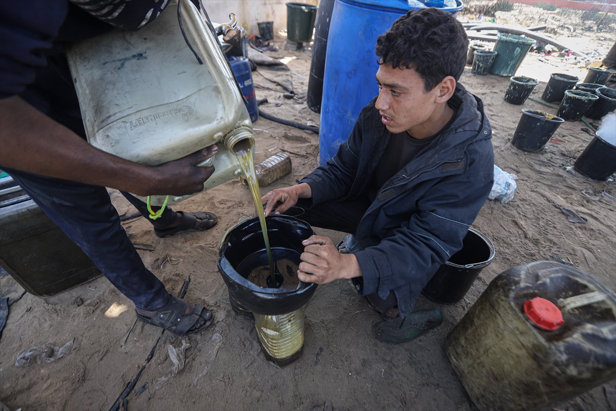 Gazze’de plastik atıklardan akaryakıt üretilerek yakıt krizi aşılmaya çalışılıyor