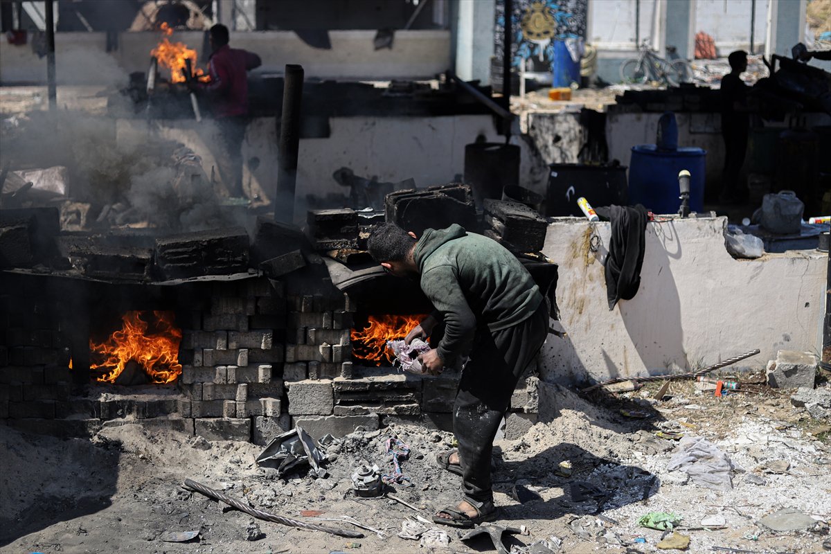 Gazze’de plastik atıklardan akaryakıt üretilerek yakıt krizi aşılmaya çalışılıyor