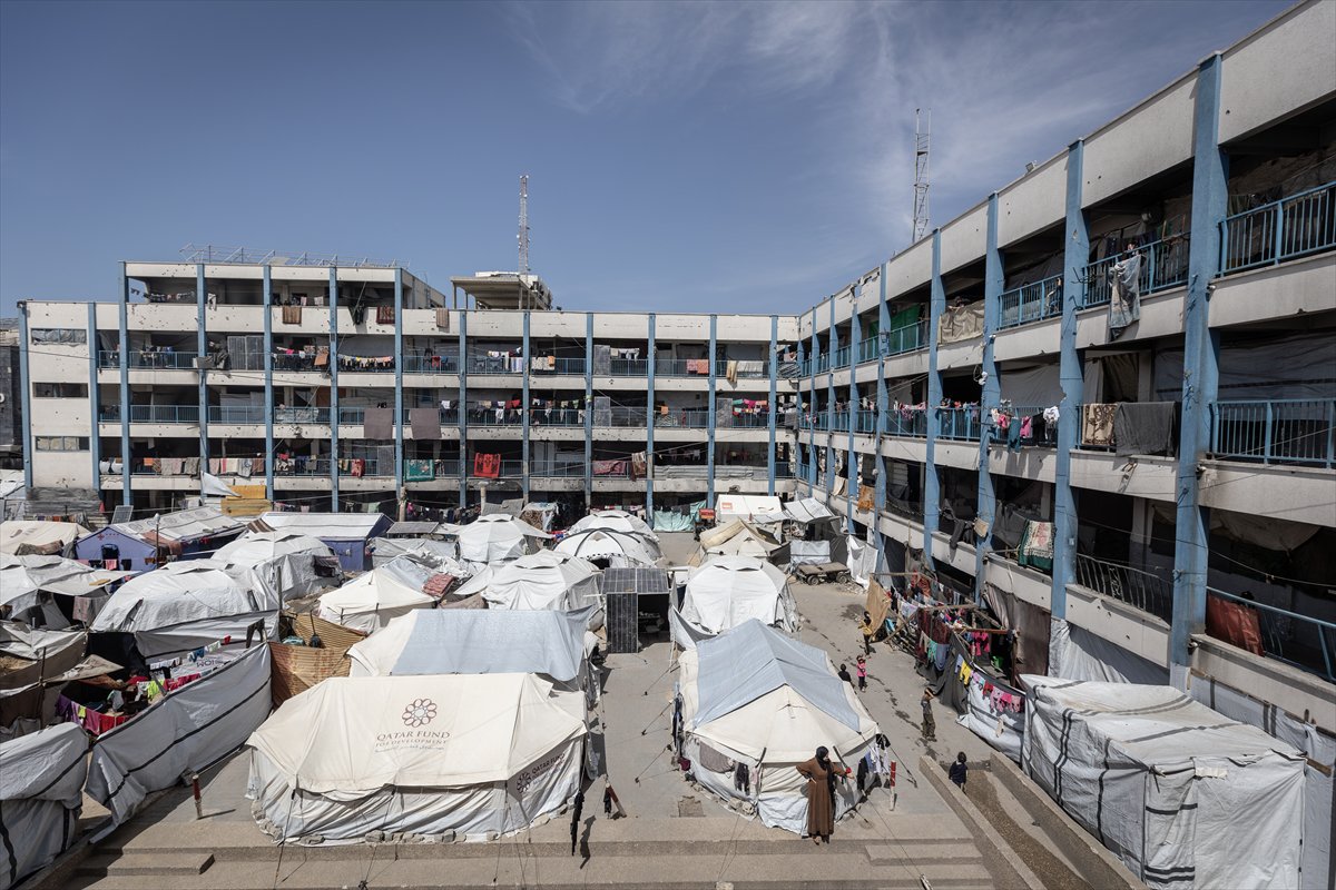 Gazze'de Filistinliler kısıtlı imkanlarla yaşamaya çalışıyor