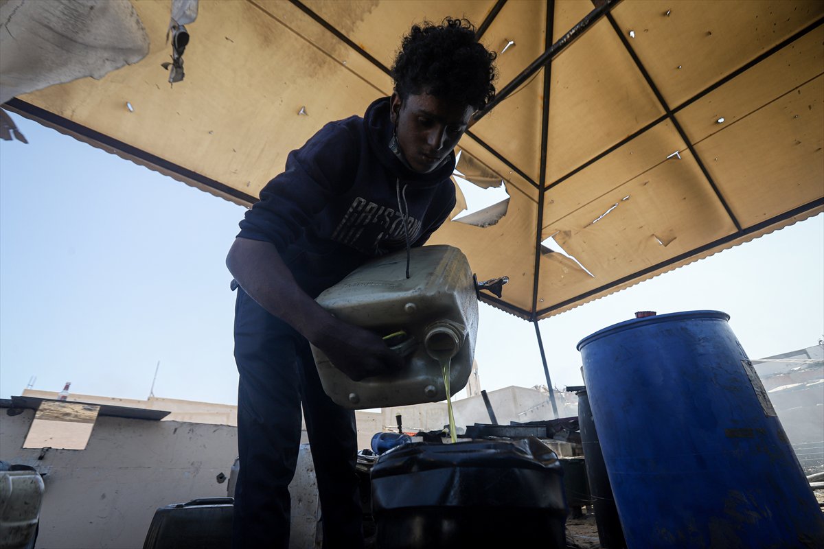 Gazze’de plastik atıklardan akaryakıt üretilerek yakıt krizi aşılmaya çalışılıyor