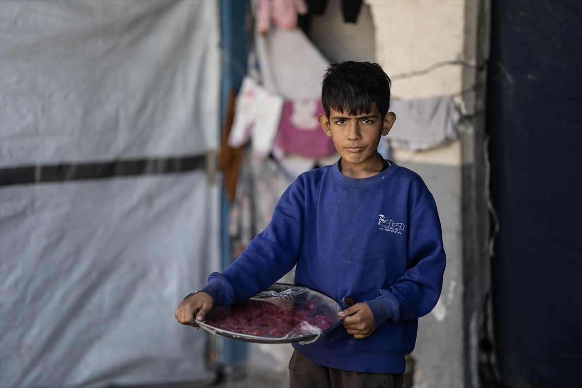 Gazze'de Filistinliler kısıtlı imkanlarla yaşamaya çalışıyor