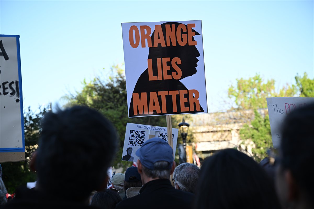 Dünyada 1 Mayıs coşkusu: Sokaklarda emek ve dayanışma sesleri yükseldi