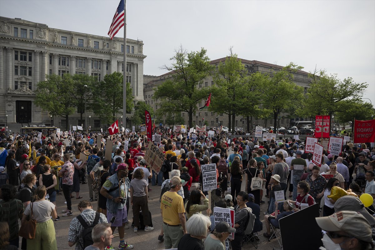 Dünyada 1 Mayıs coşkusu: Sokaklarda emek ve dayanışma sesleri yükseldi