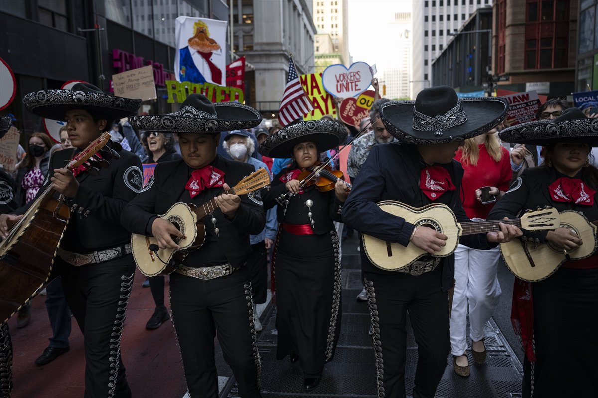 Dünyada 1 Mayıs coşkusu: Sokaklarda emek ve dayanışma sesleri yükseldi