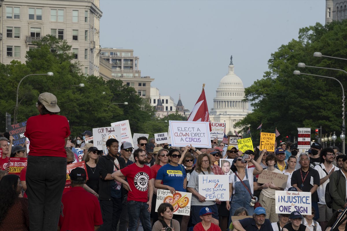 Dünyada 1 Mayıs coşkusu: Sokaklarda emek ve dayanışma sesleri yükseldi