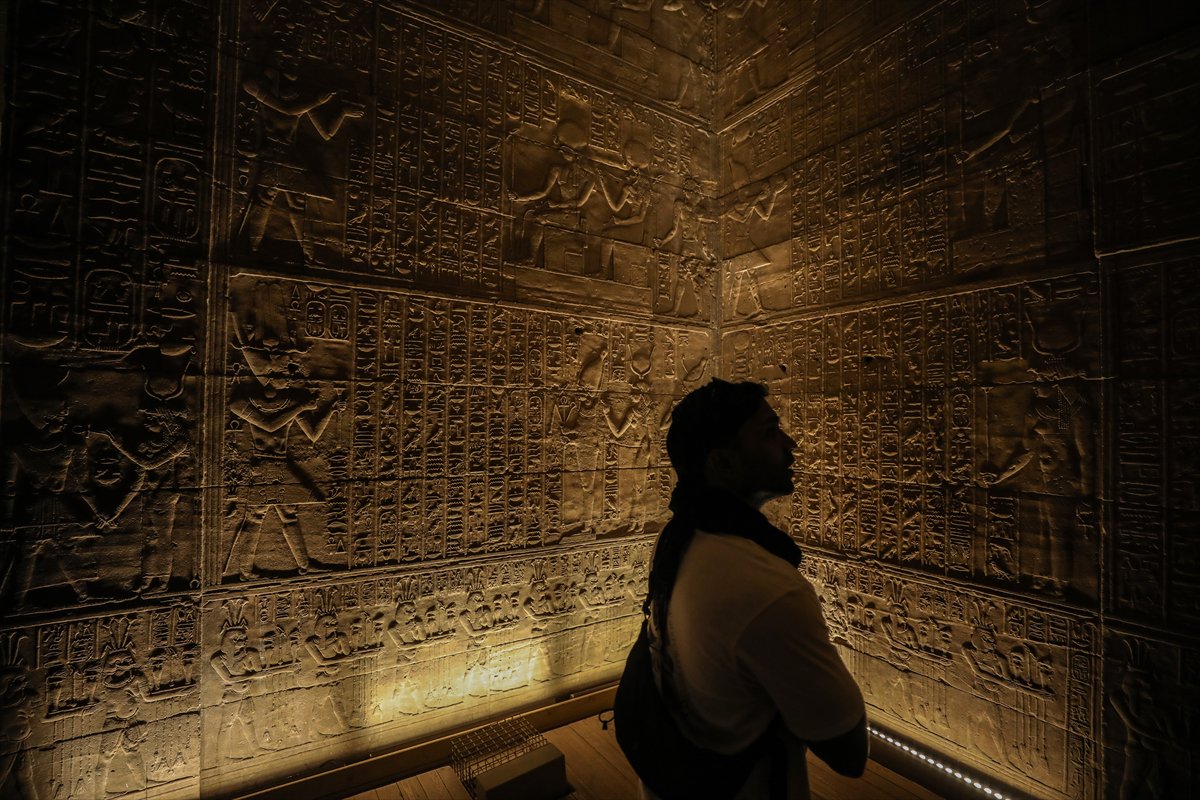 Mısır'daki Philae Tapınağı ziyaretçilerini ağırlıyor