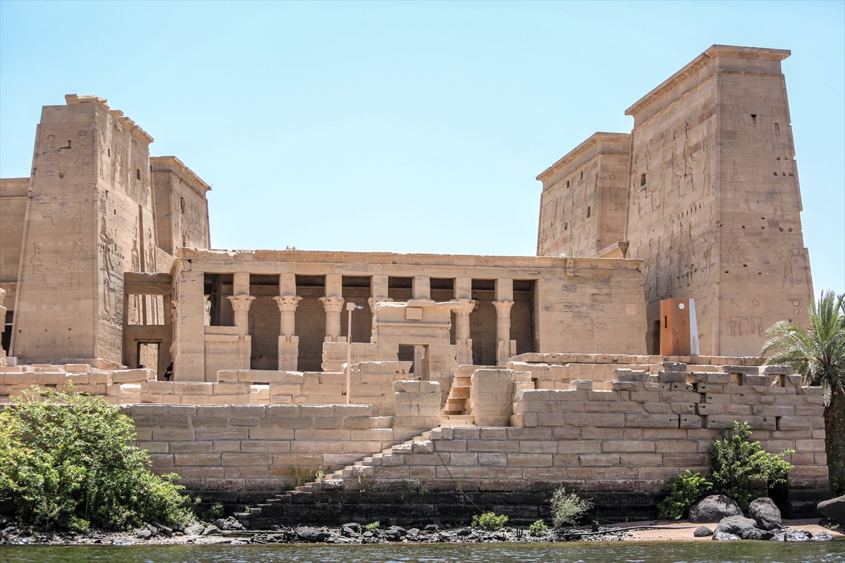 Mısır'daki Philae Tapınağı ziyaretçilerini ağırlıyor