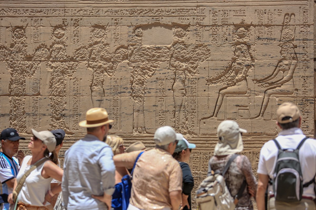 Mısır'daki Philae Tapınağı ziyaretçilerini ağırlıyor