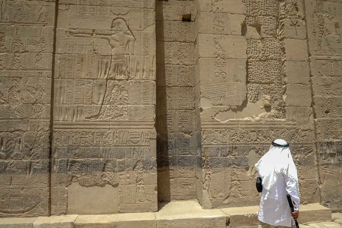 Mısır'daki Philae Tapınağı ziyaretçilerini ağırlıyor