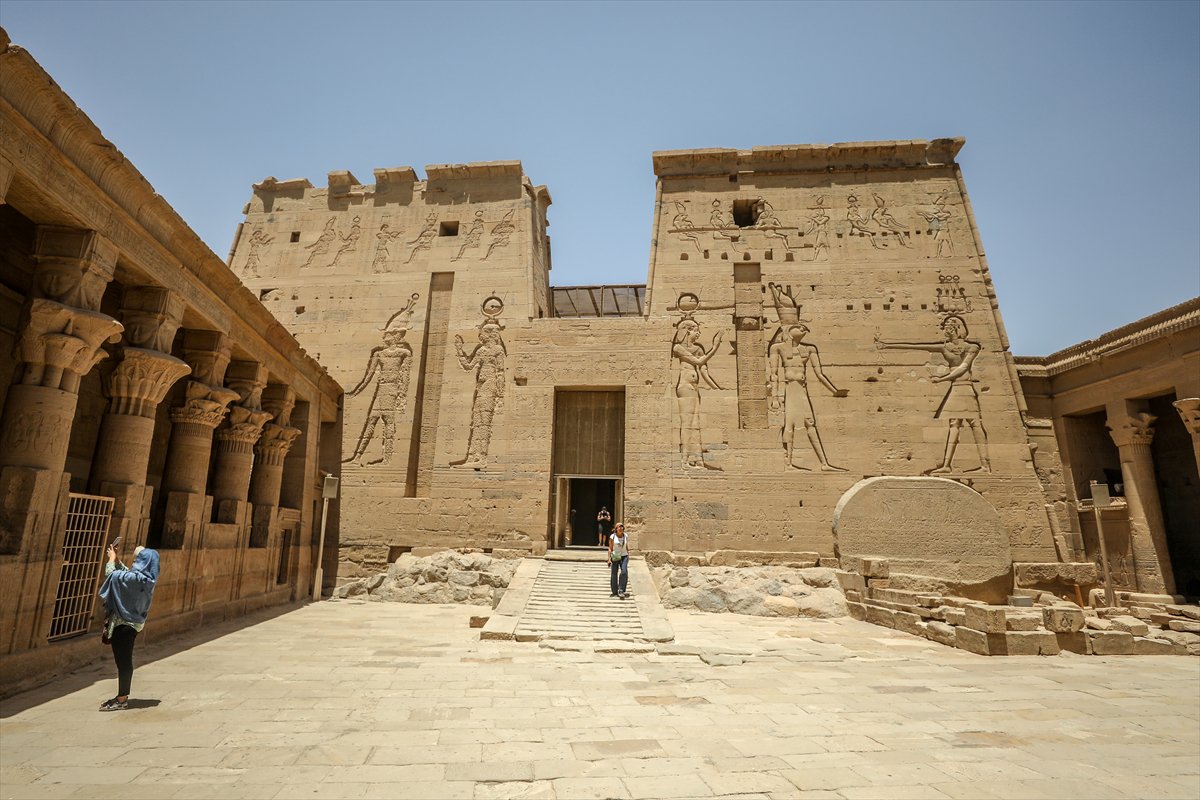 Mısır'daki Philae Tapınağı ziyaretçilerini ağırlıyor