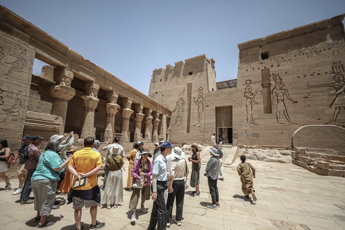 Mısır'daki Philae Tapınağı ziyaretçilerini ağırlıyor